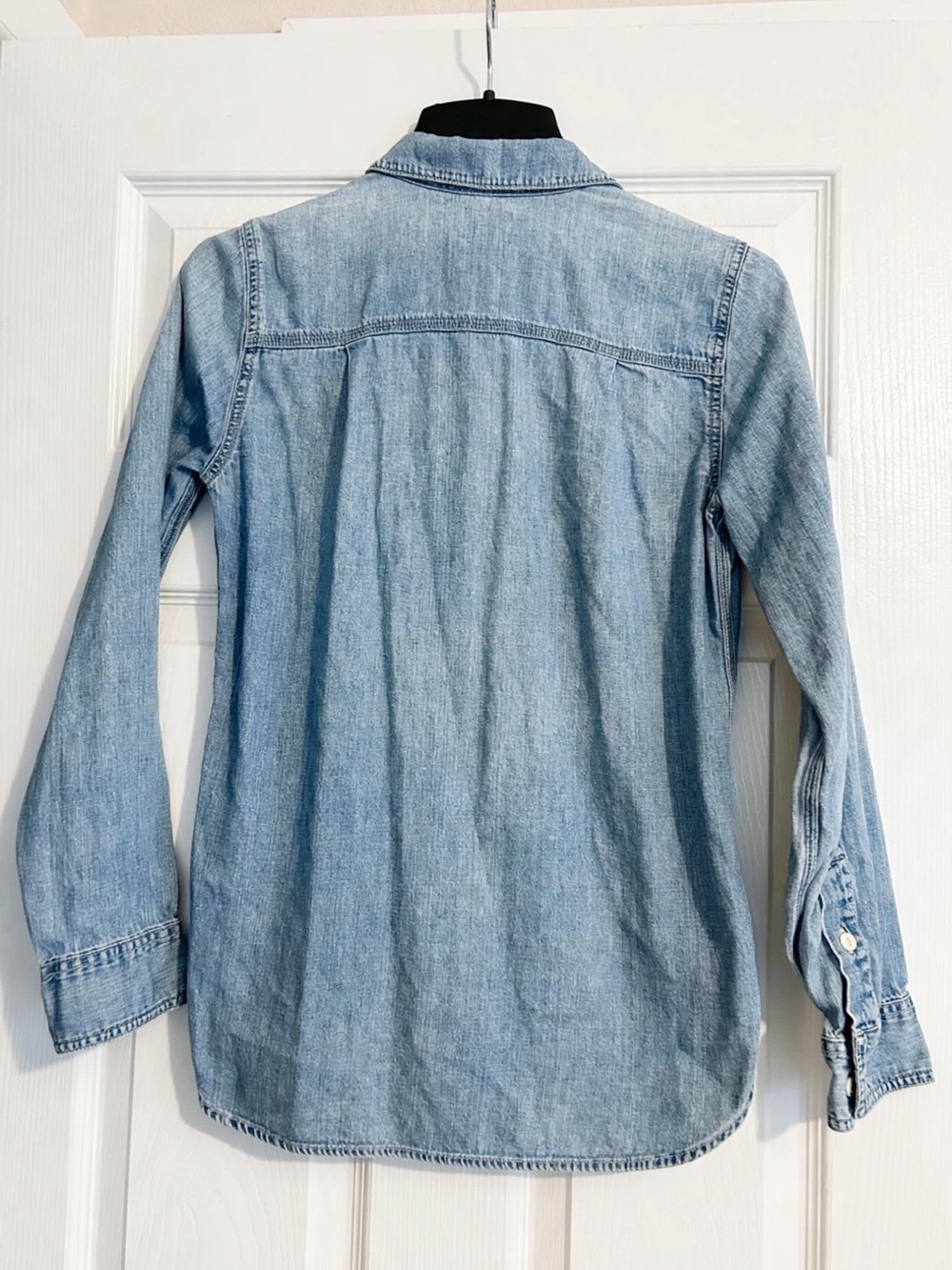 J.Crew Chambray Denim Button Down Shirt Light Wash Women’s 2 - Picture 7 of 8